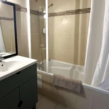 Climatise Avec Piscine, Balcon Et Parking, Proche Et Centre - Saint-florent - Fr-1-650-35 Сен-Флоран